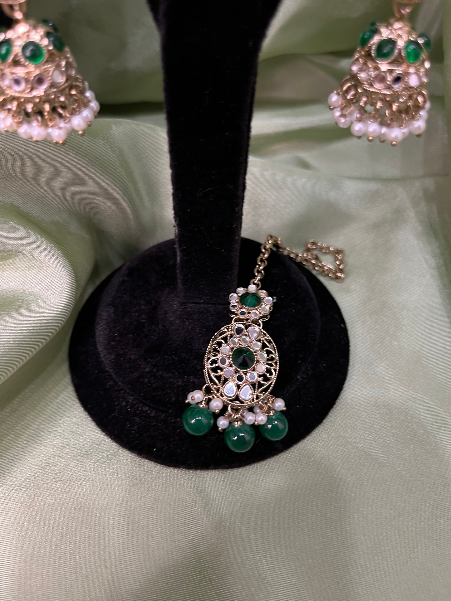 Emerald green mirror work choker set