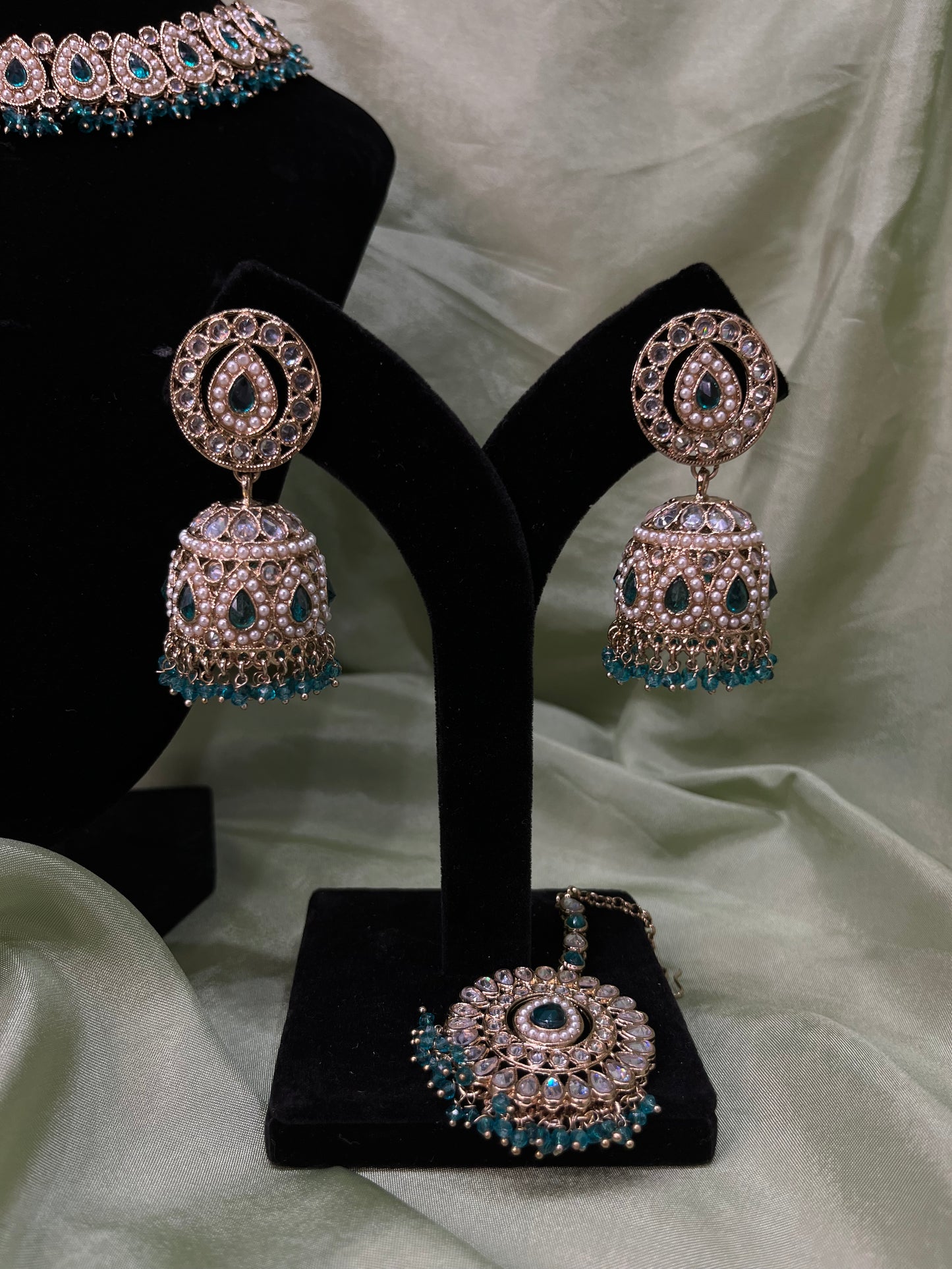 Emerald green necklace set
