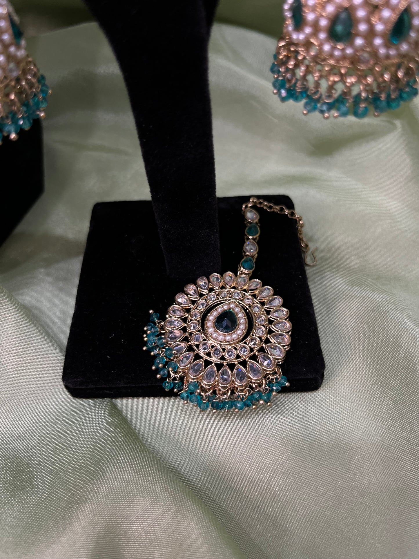 Emerald green necklace set