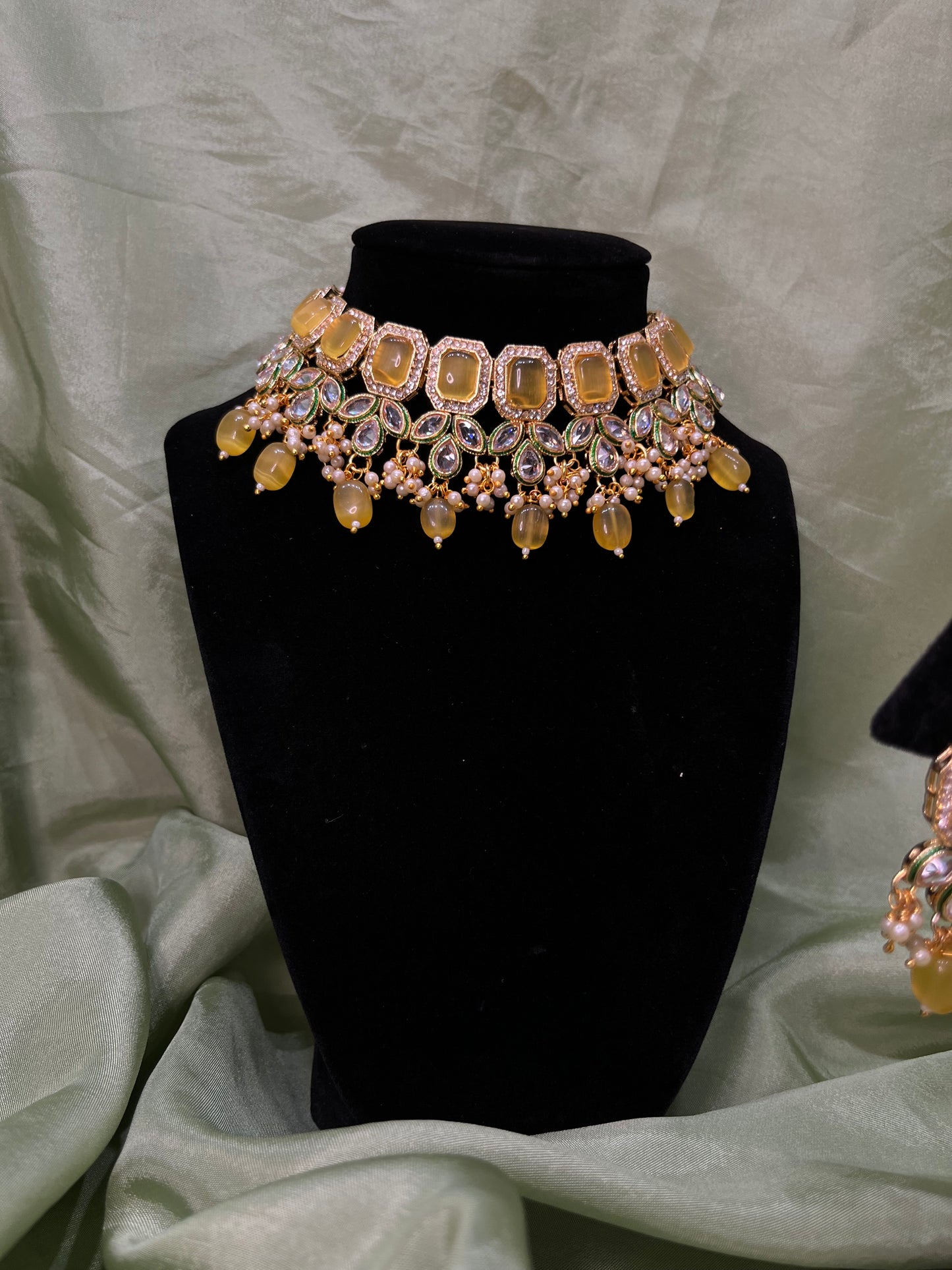 Yellow Mona Lisa choker set