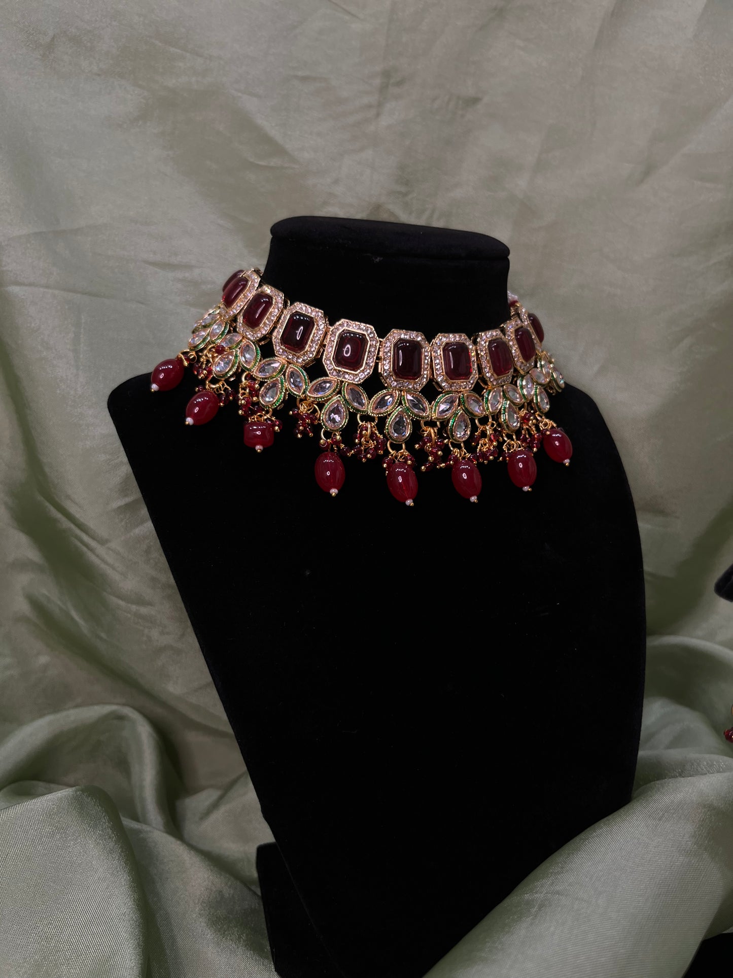 Red mona lisa choker set