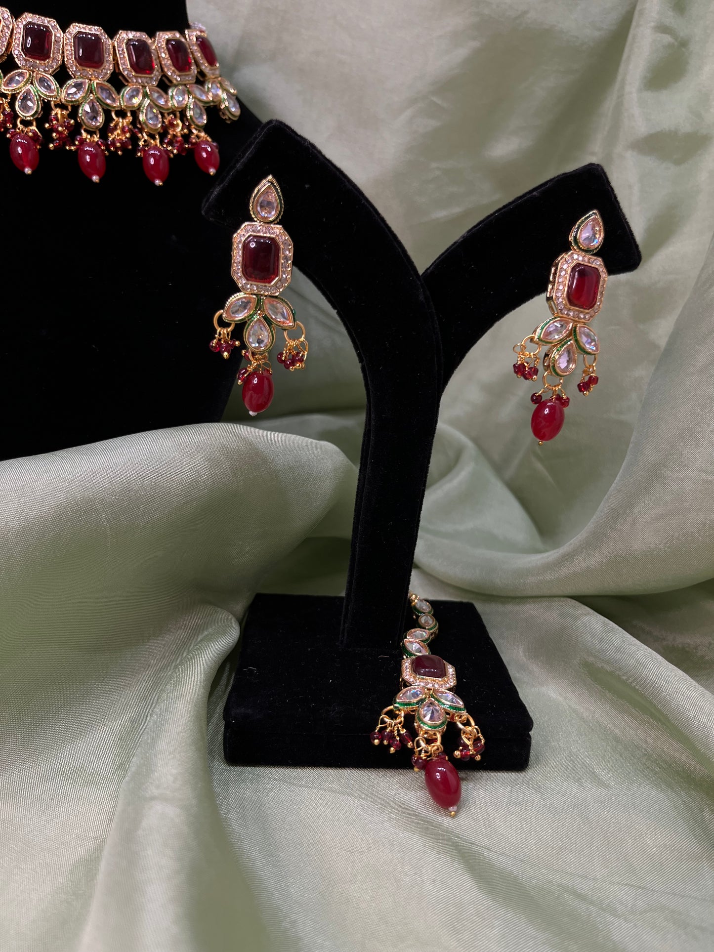Red mona lisa choker set