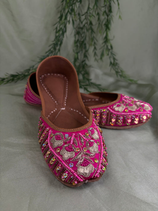 Hot pink Punjabi jutti