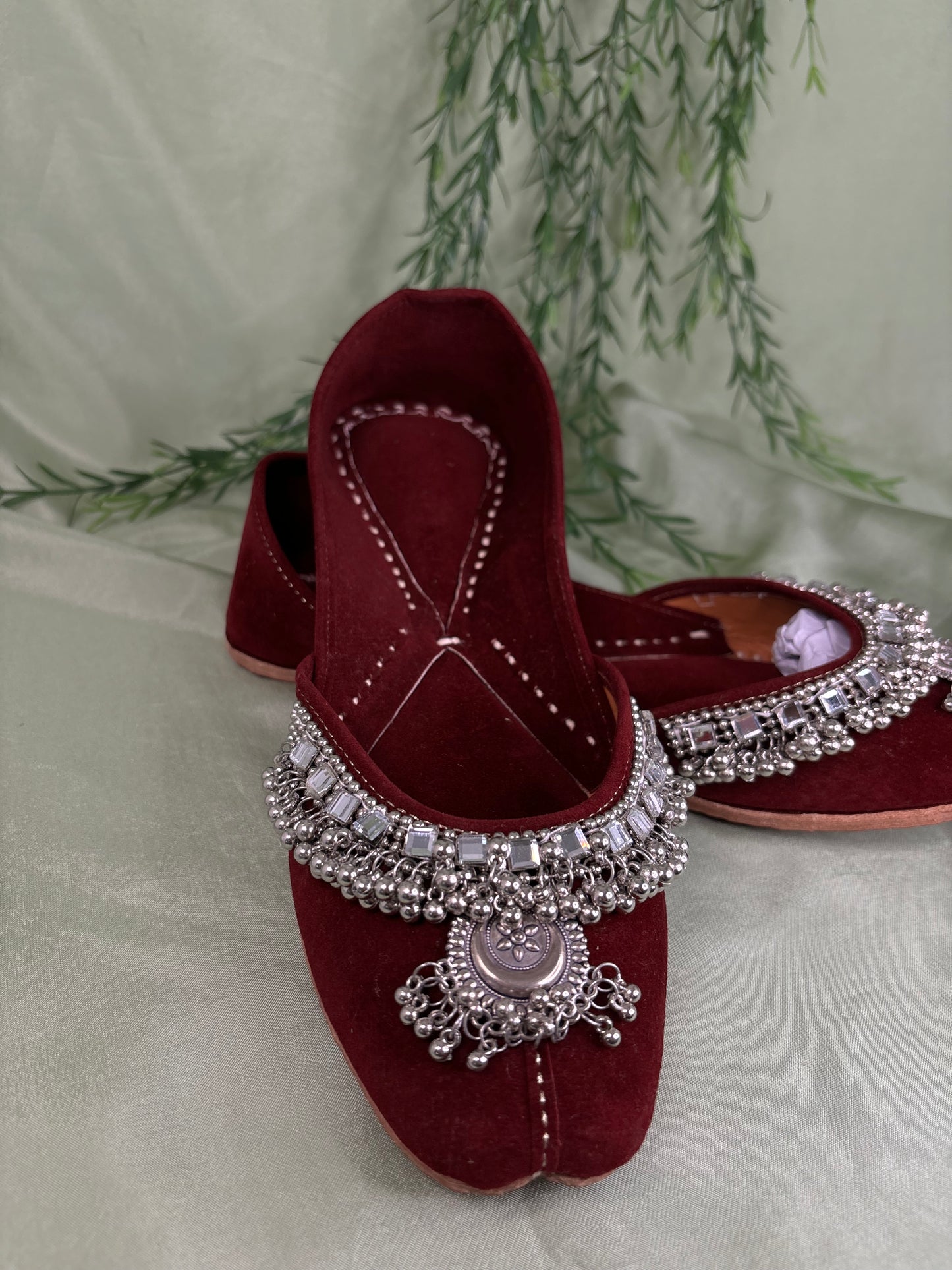 Maroon Punjabi jutti