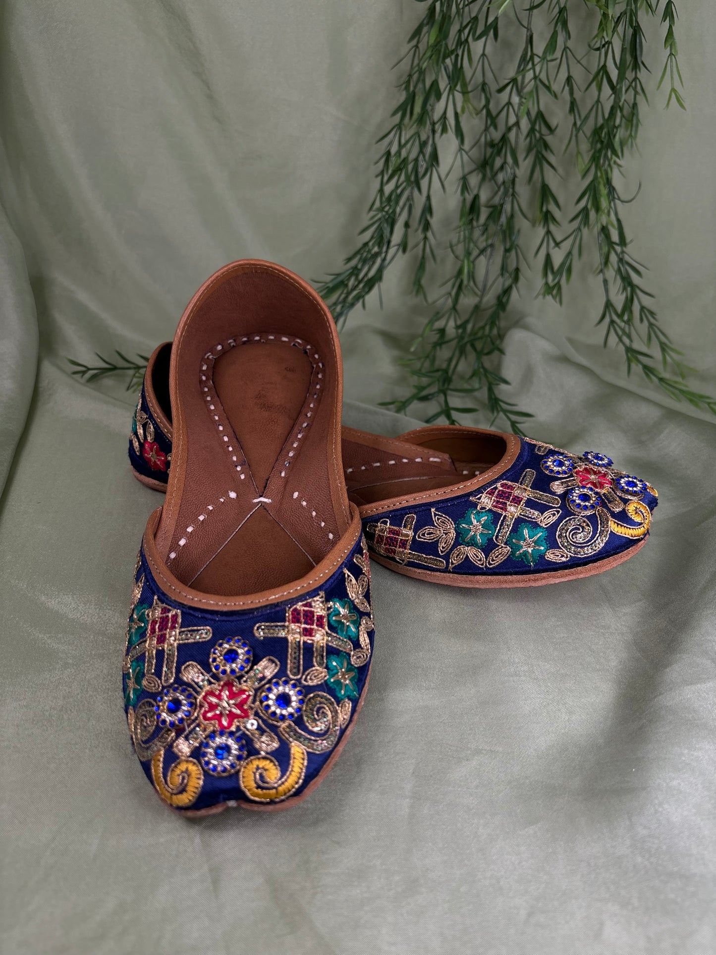 Royal blue Punjabi jutti