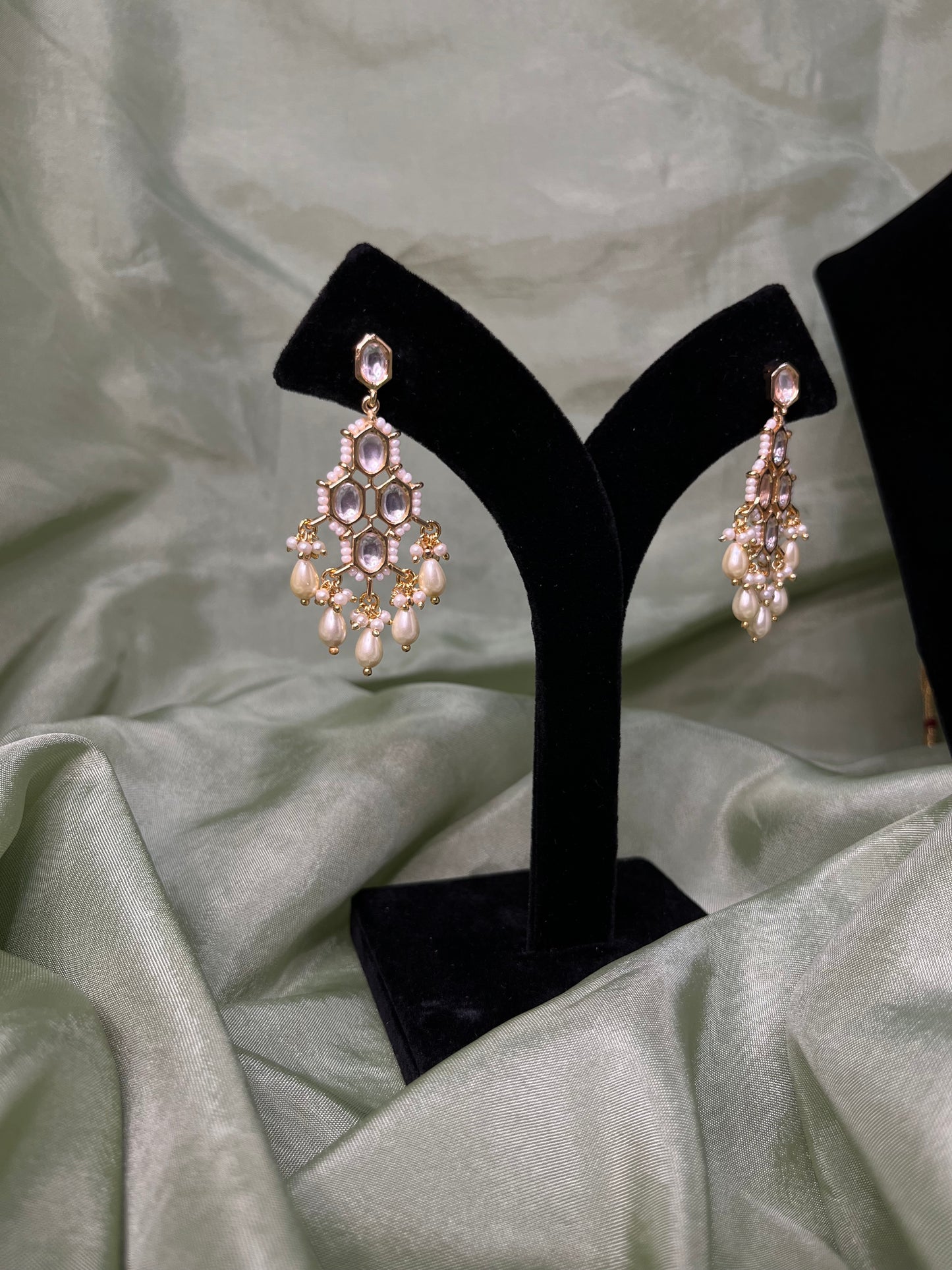 Pearl detail tiyani kundan choker set