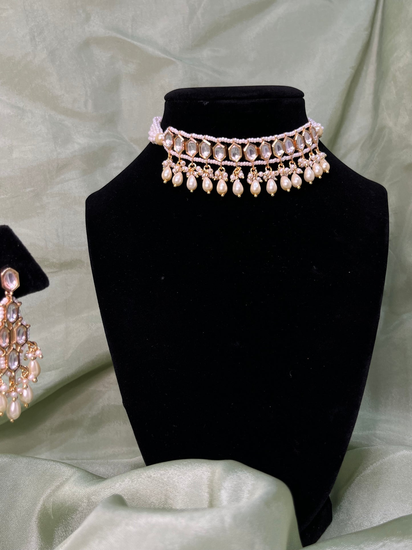 Pearl detail tiyani kundan choker set