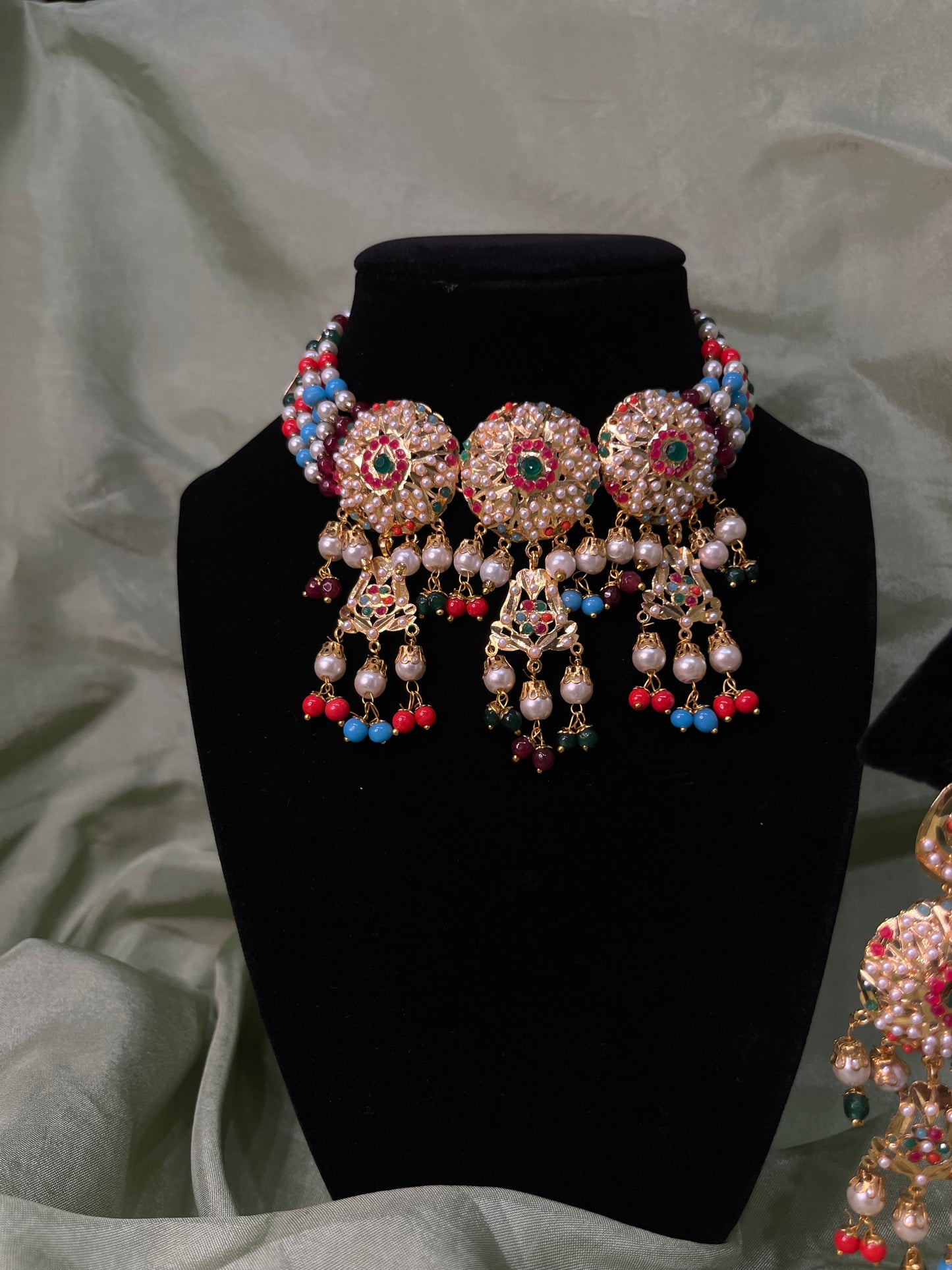 Multi-coloured jadau choker set