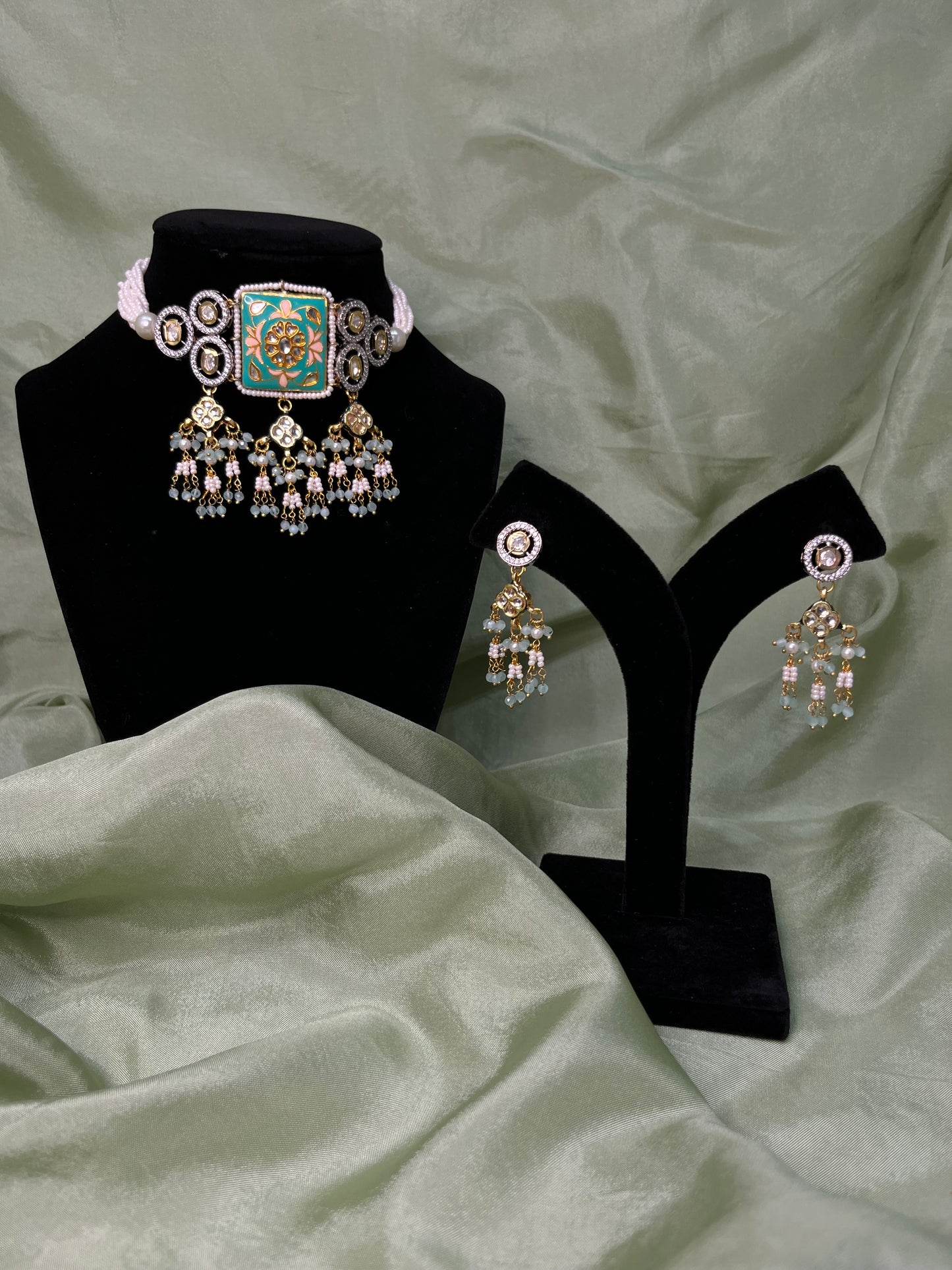 Frozi and baby pink meenakari Tiyani kundan choker set