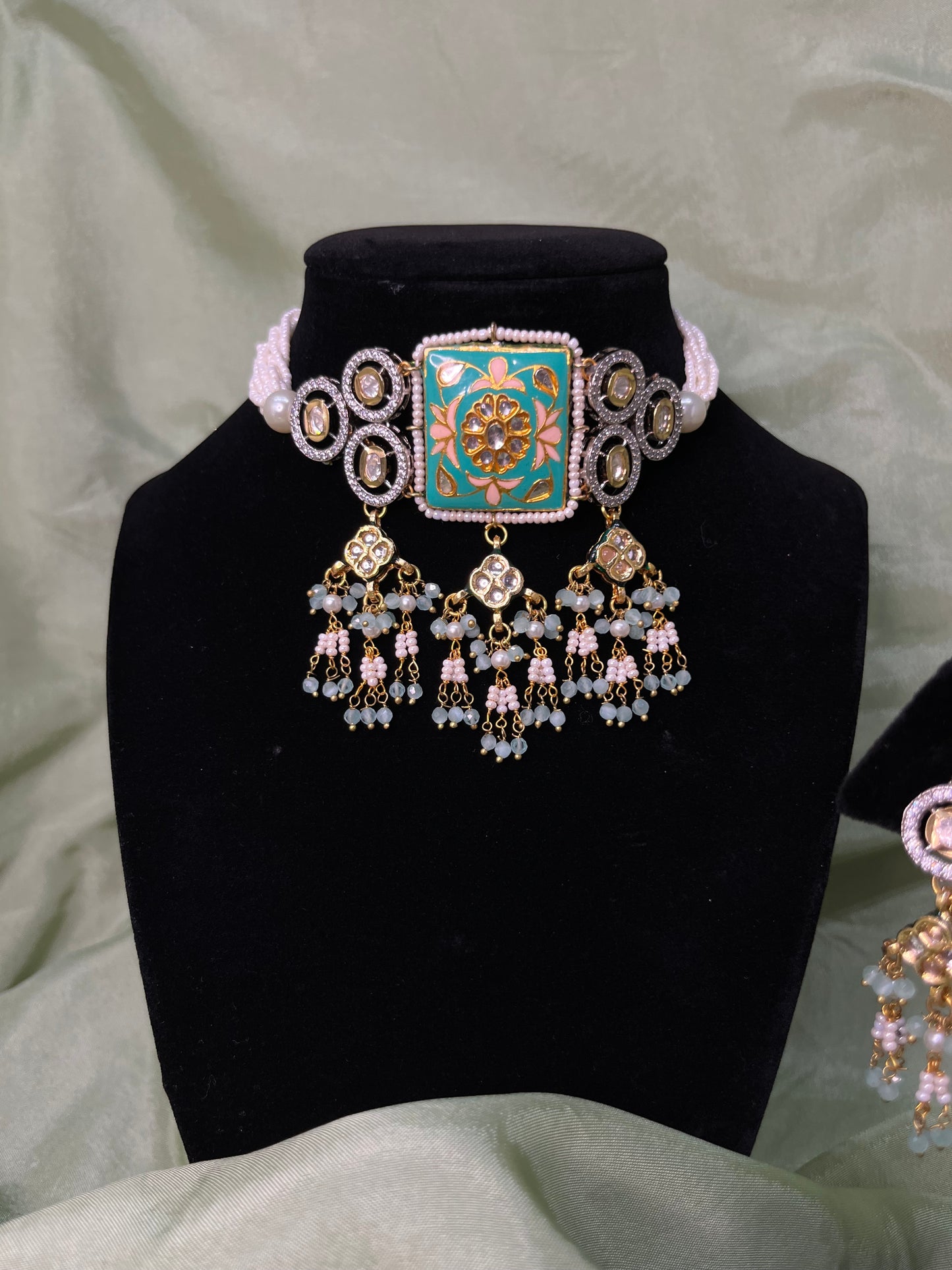 Frozi and baby pink meenakari Tiyani kundan choker set