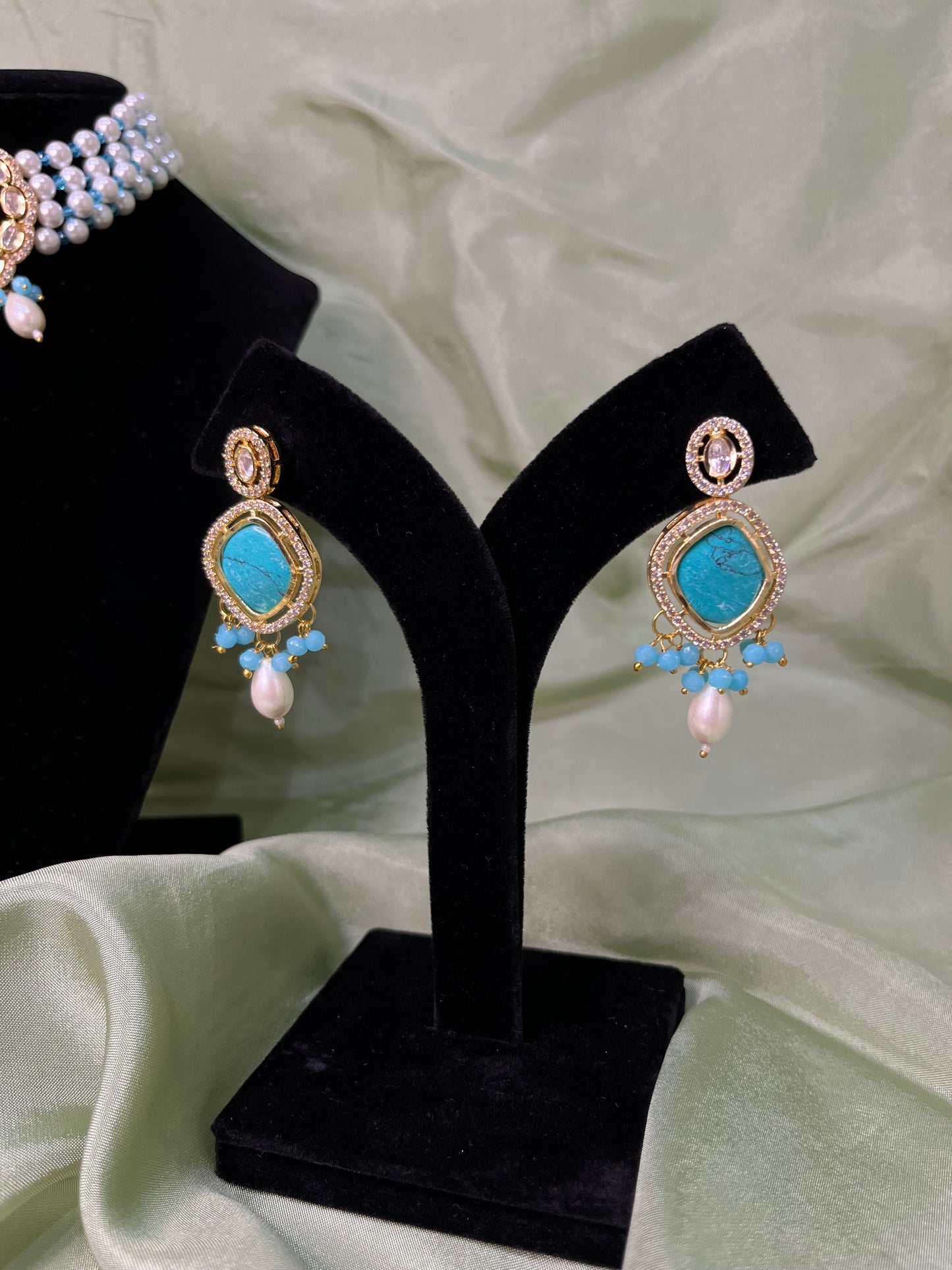 Frozi Tiyani kundan choker set