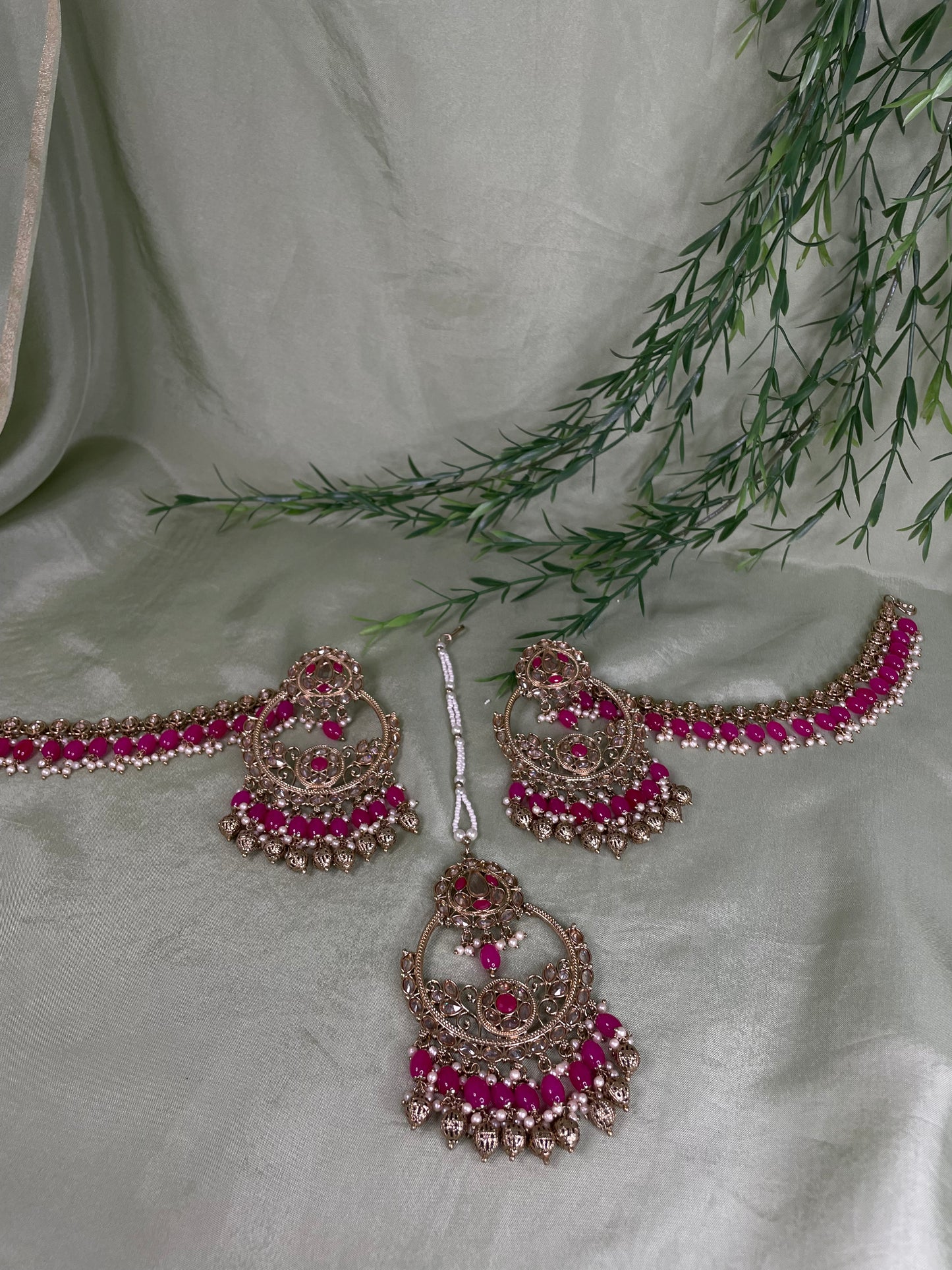Hot pink earring/tikka set with sahare