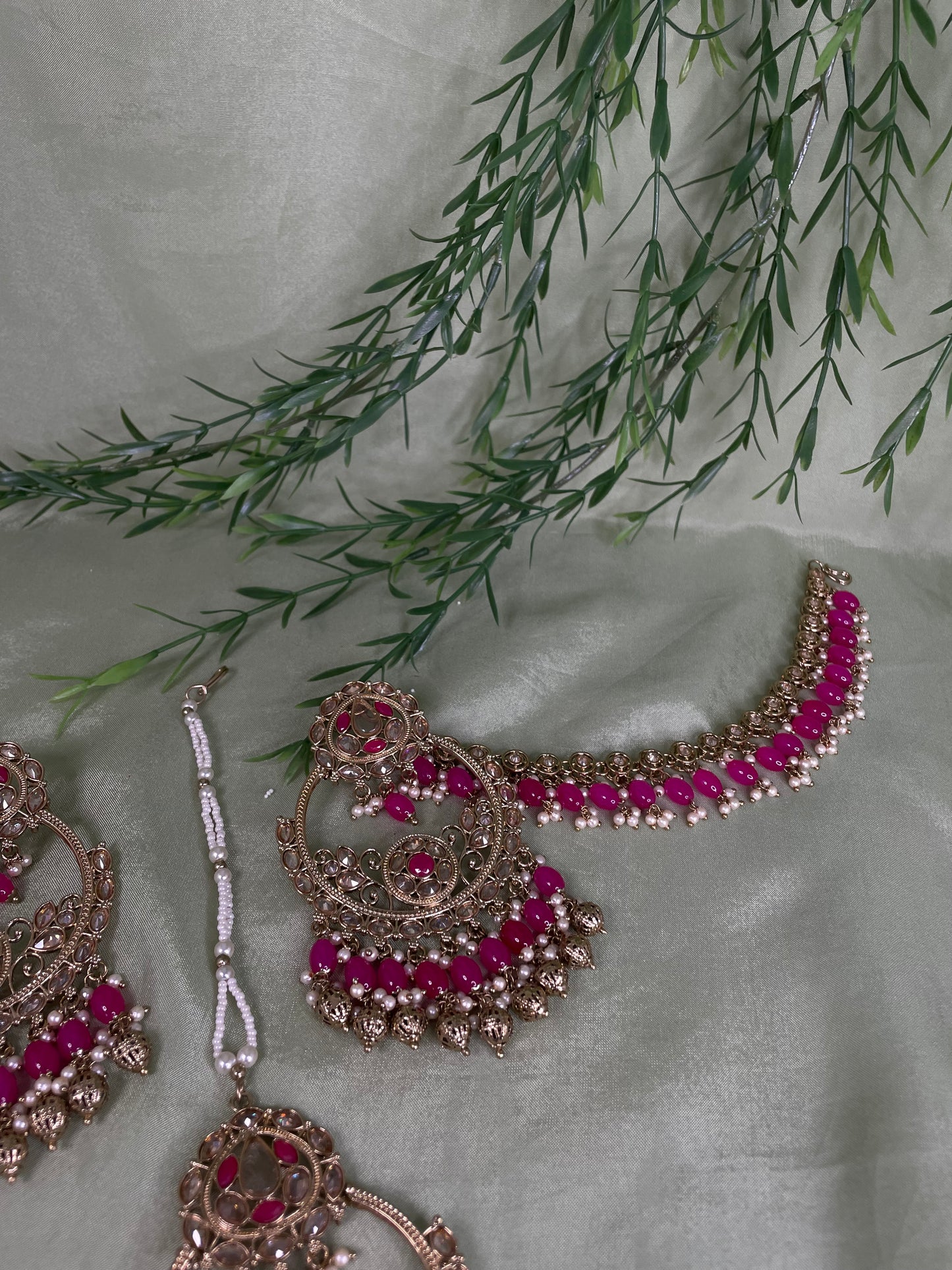 Hot pink earring/tikka set with sahare