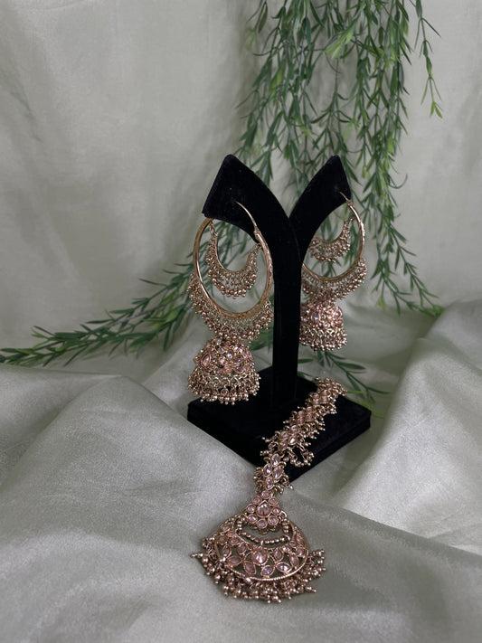 Gold earring/tikka set