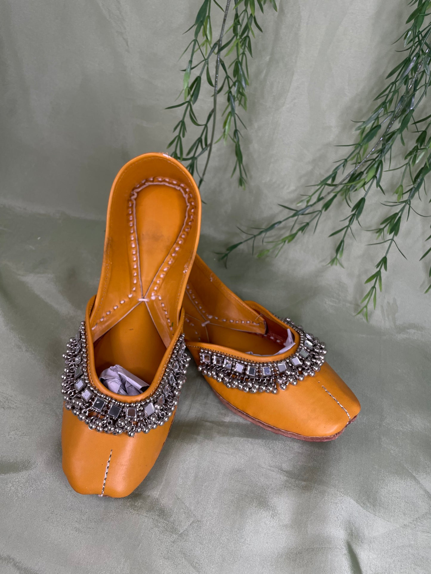 Yellow leather Punjabi jutti