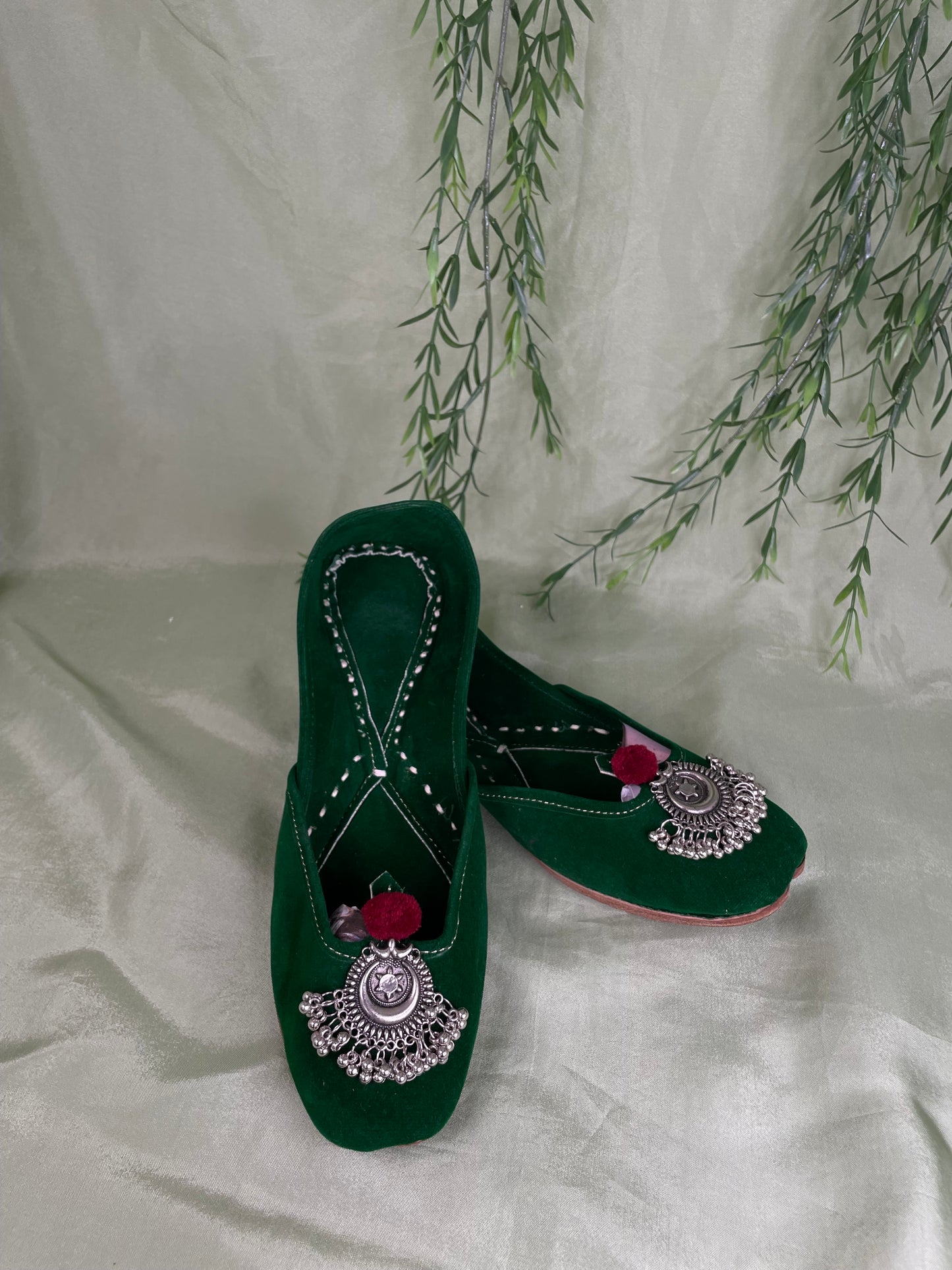 Emerald green Punjabi jutti