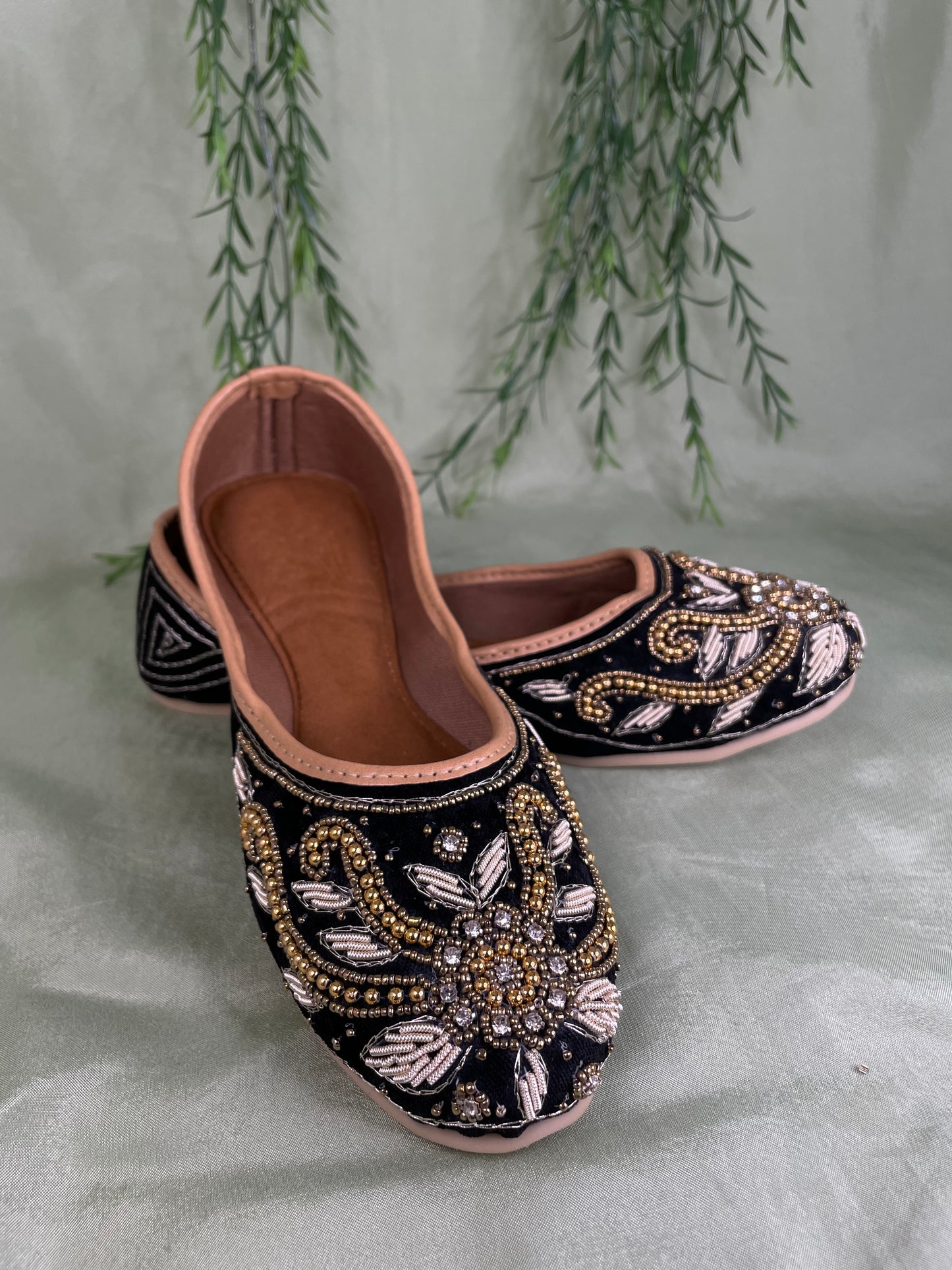 Black Punjabi jutti