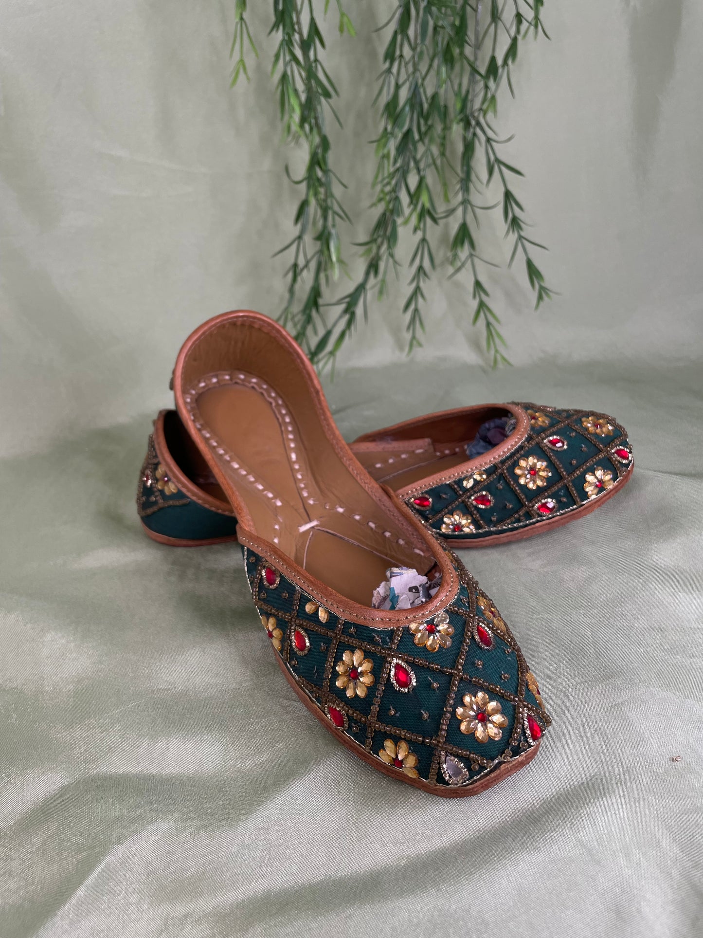 Emerald green Punjabi jutti