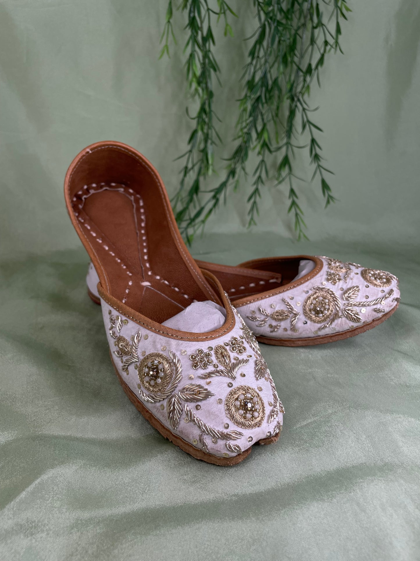 White  Punjabi jutti