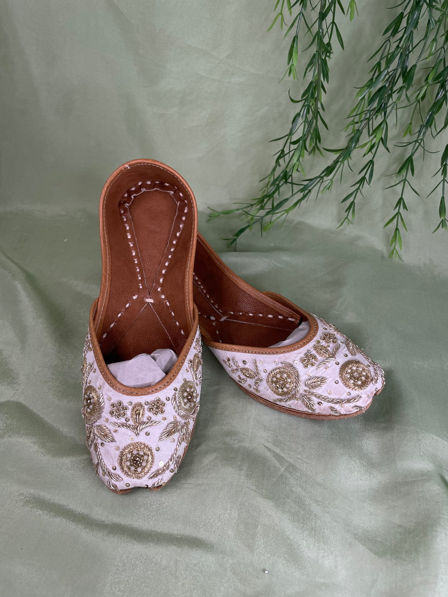White  Punjabi jutti