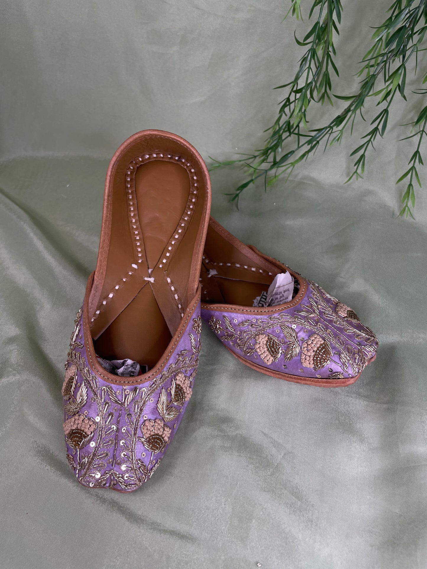 Lavender Punjabi jutti