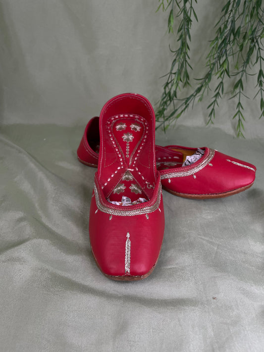 Red leather Punjabi jutti