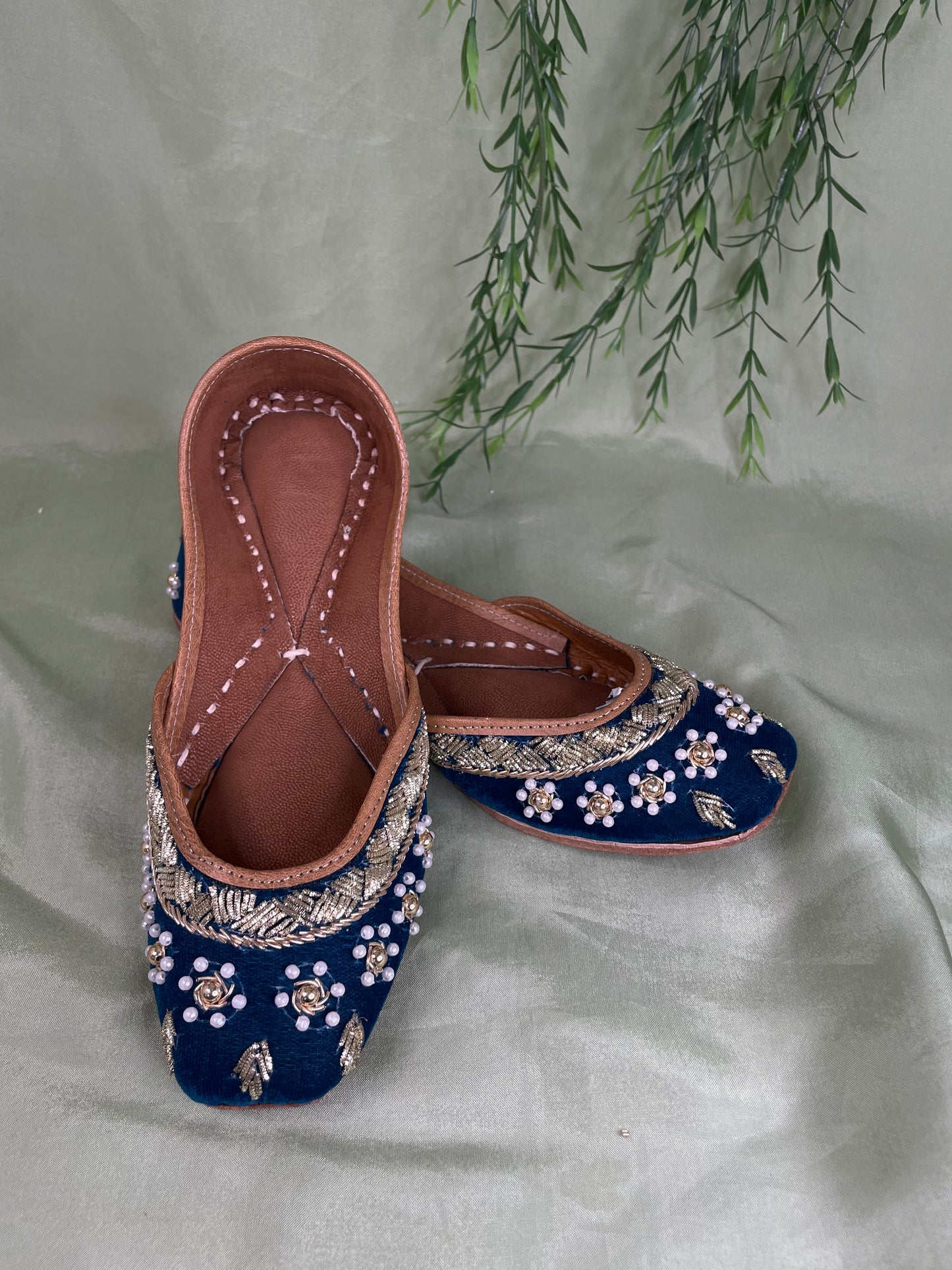 Navy blue Punjabi jutti