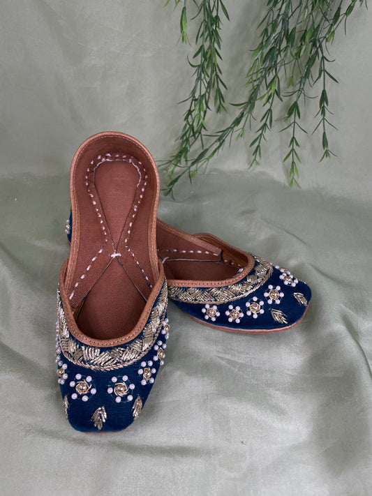 Navy blue Punjabi jutti