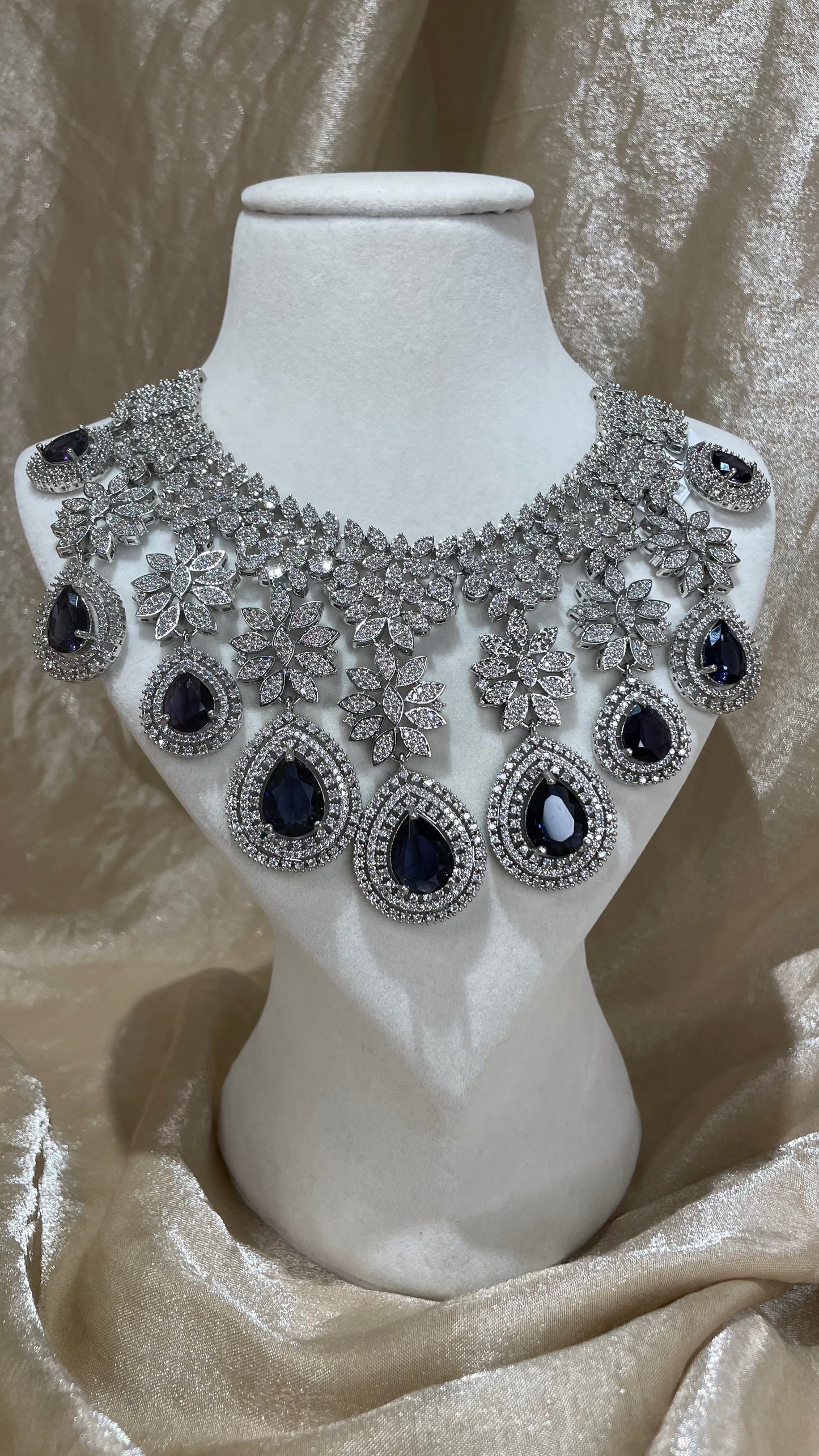 heavy navy blue necklace set