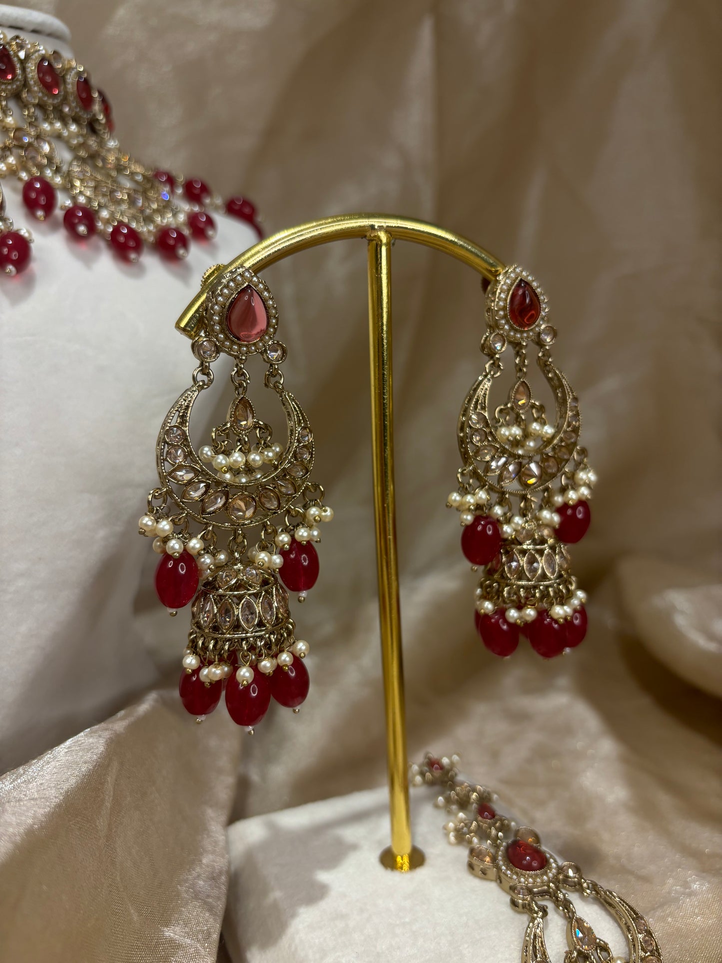 Heavy maroon choker set