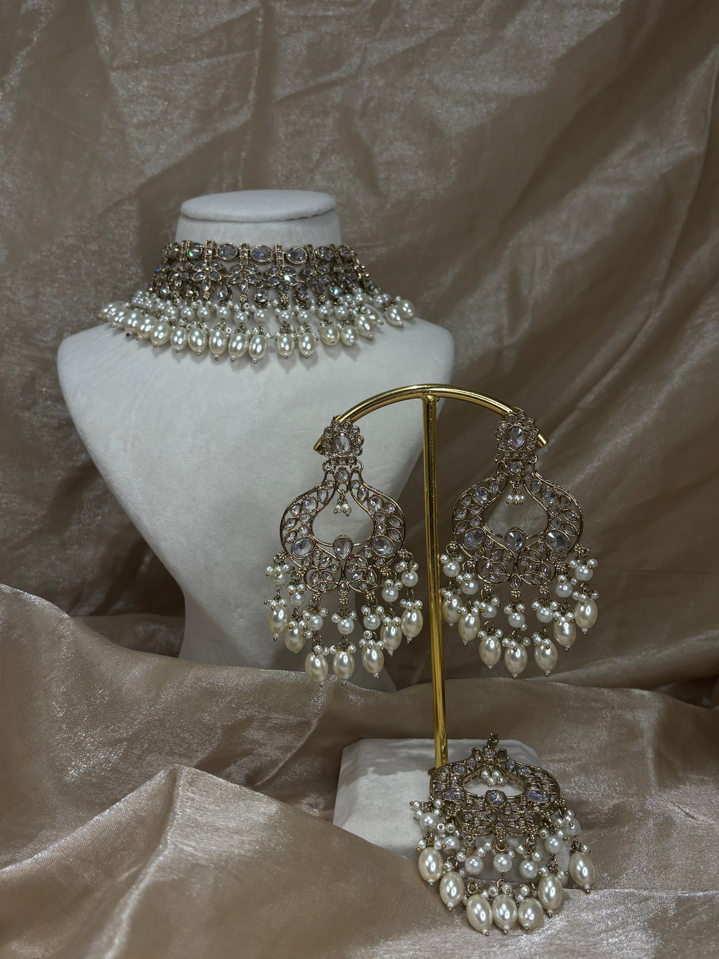 Gold choker set