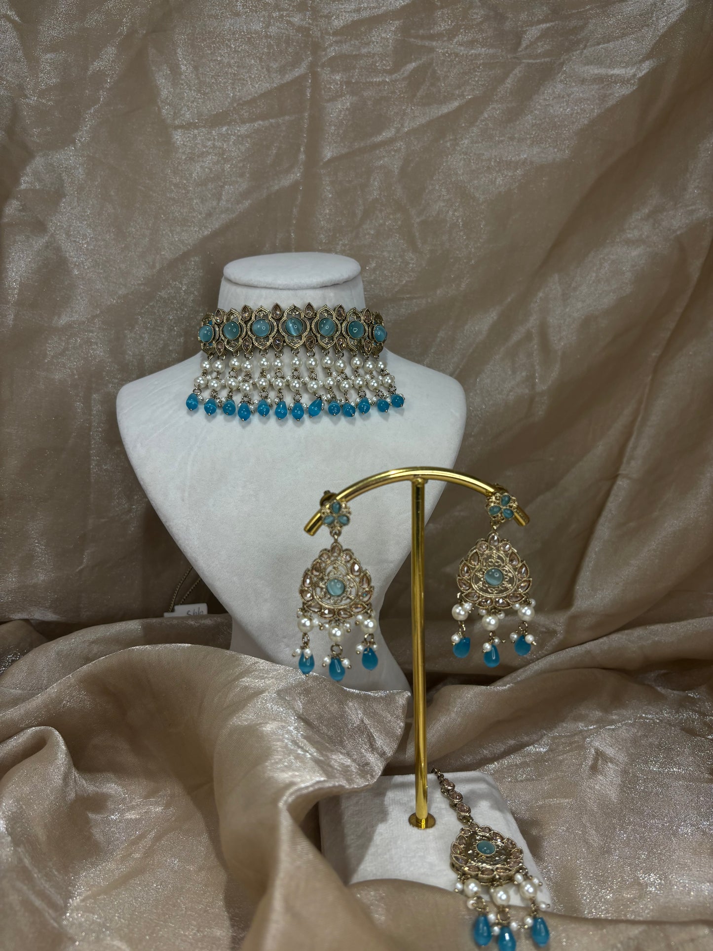 Blue choker set