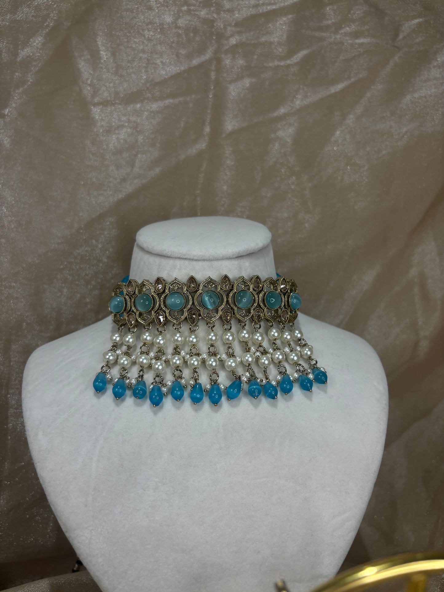 Blue choker set