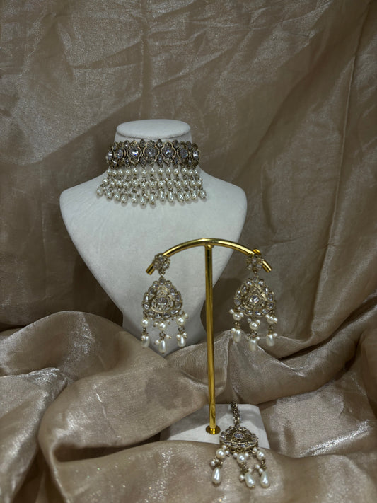White choker set