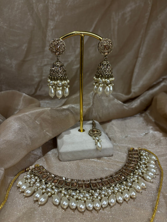 Gold necklace set