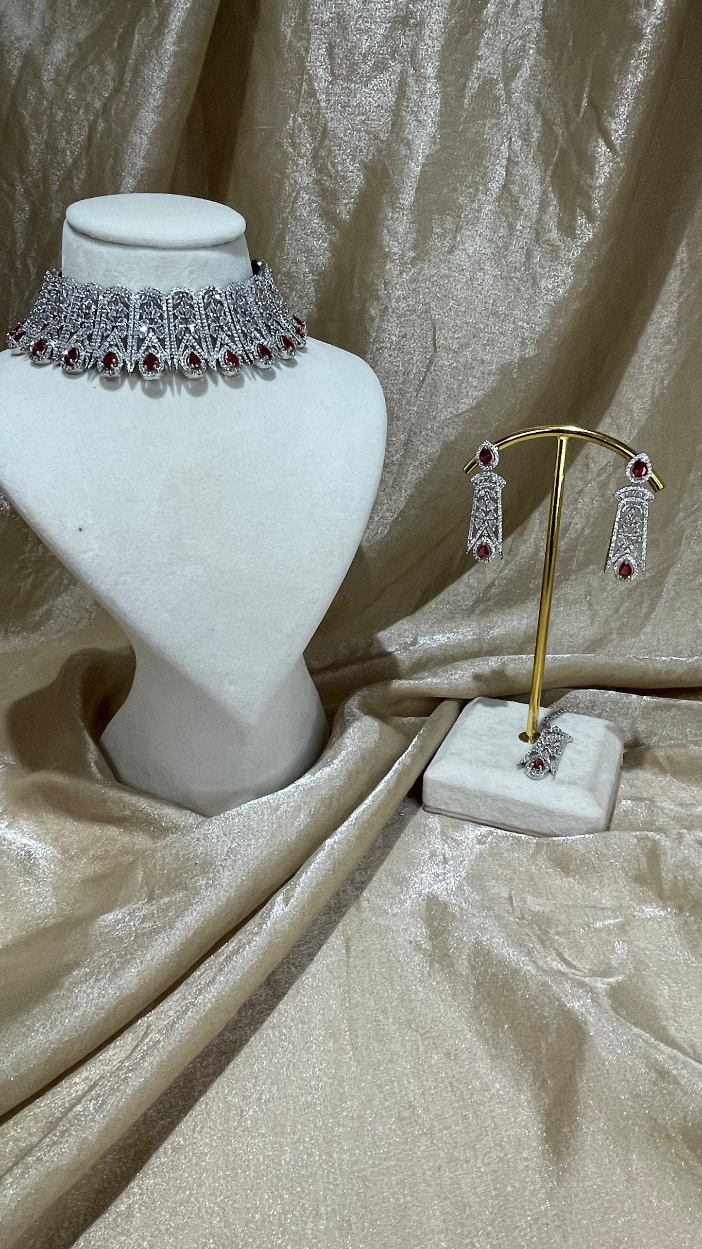 red choker set