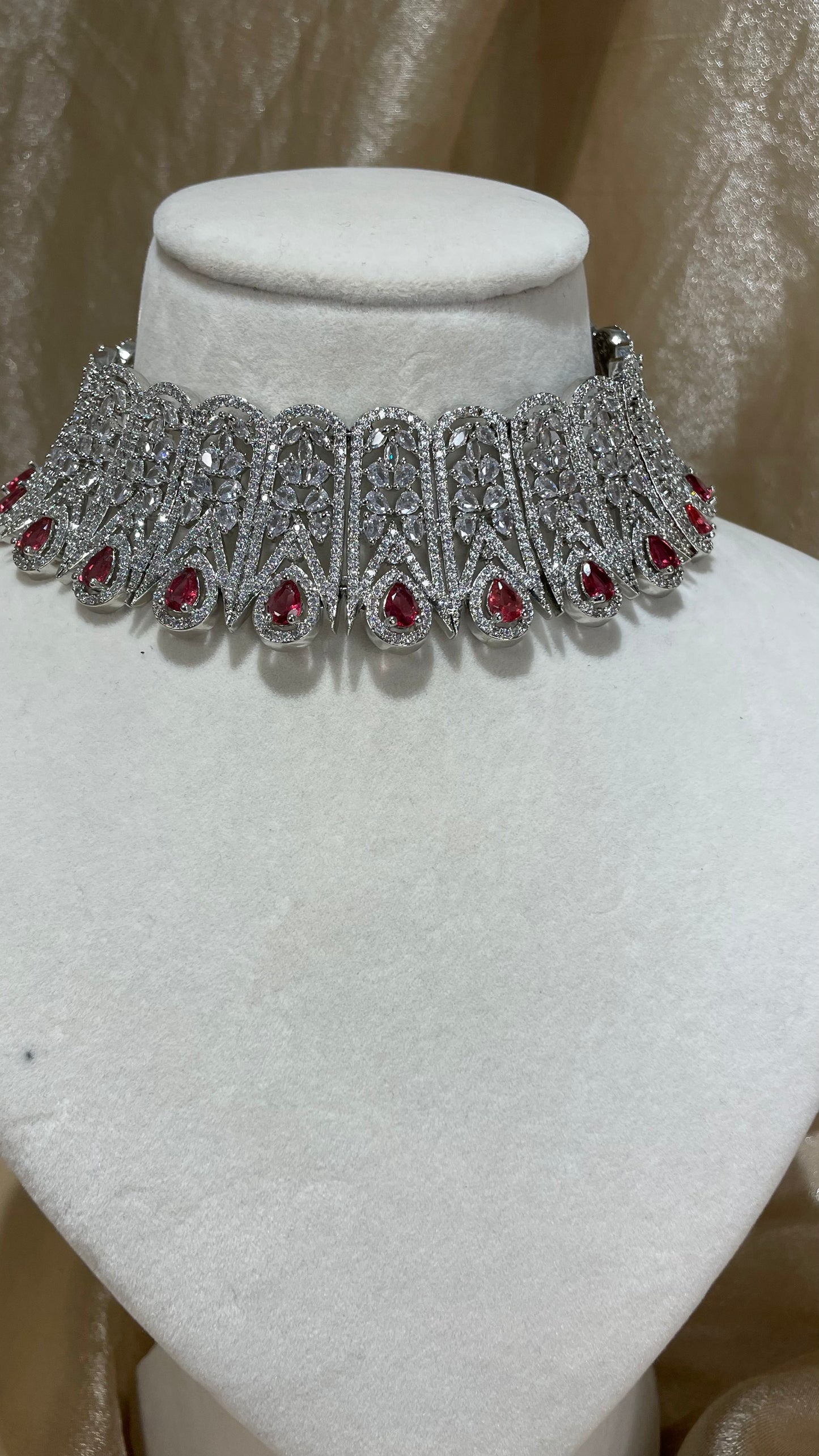 red choker set