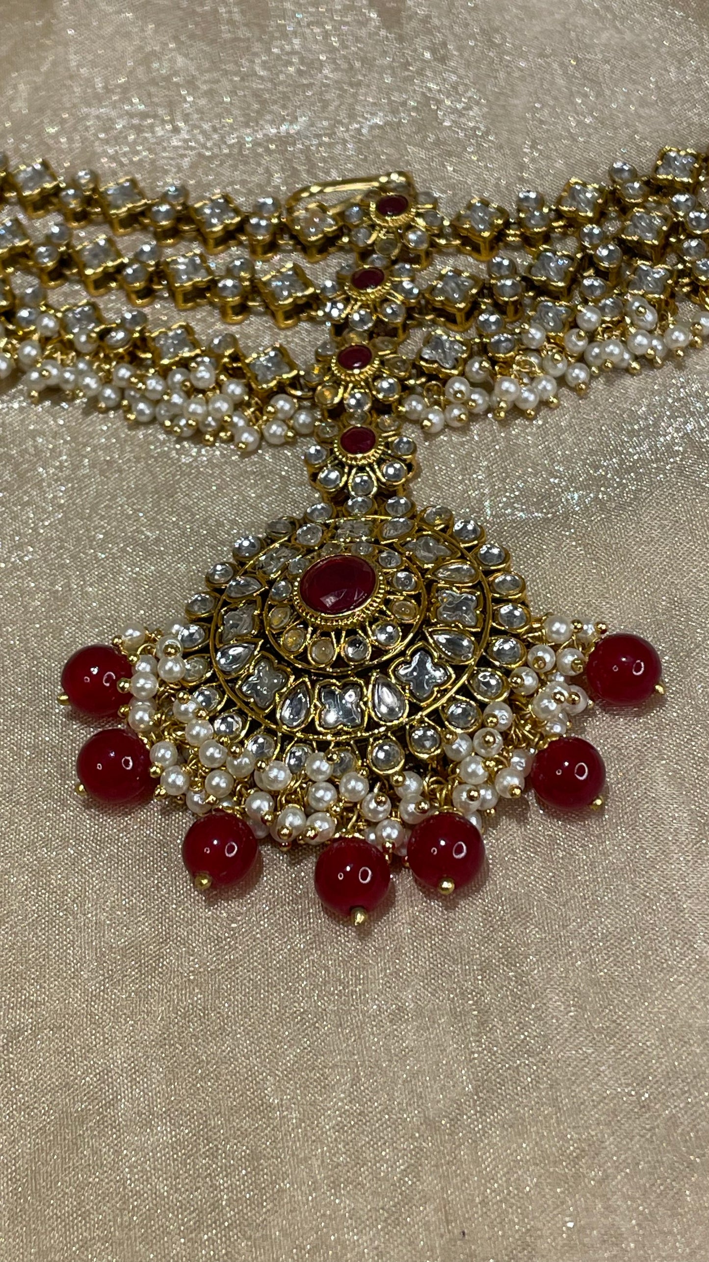 maroon matha patti