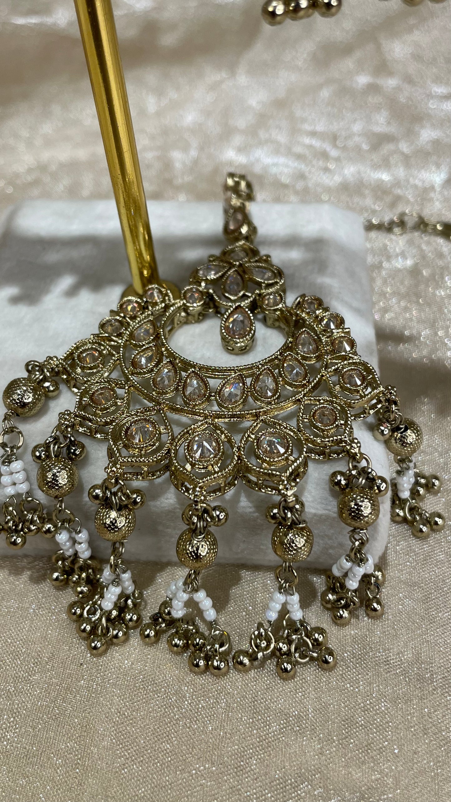 gold earring/tikka set