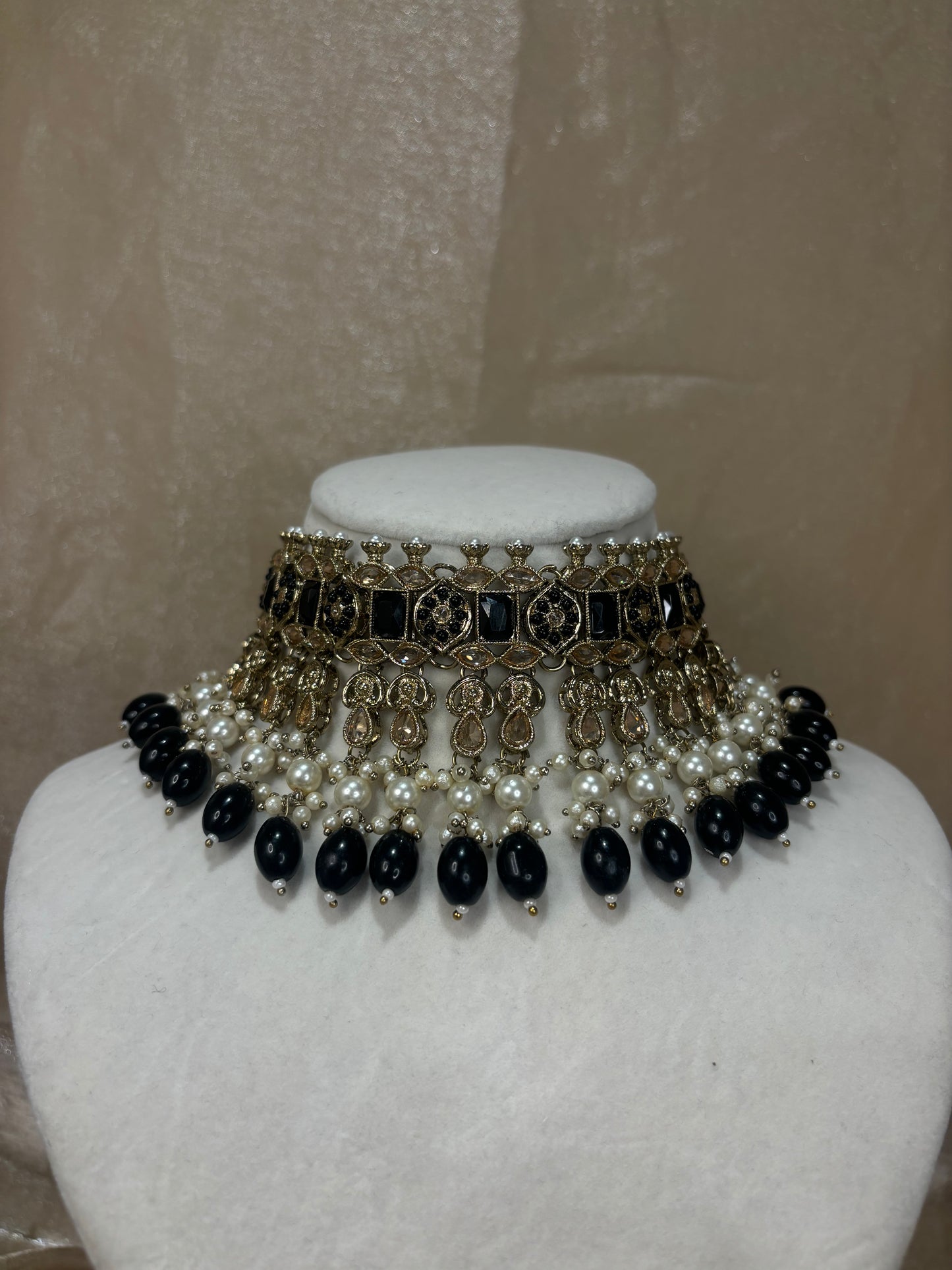Black choker set
