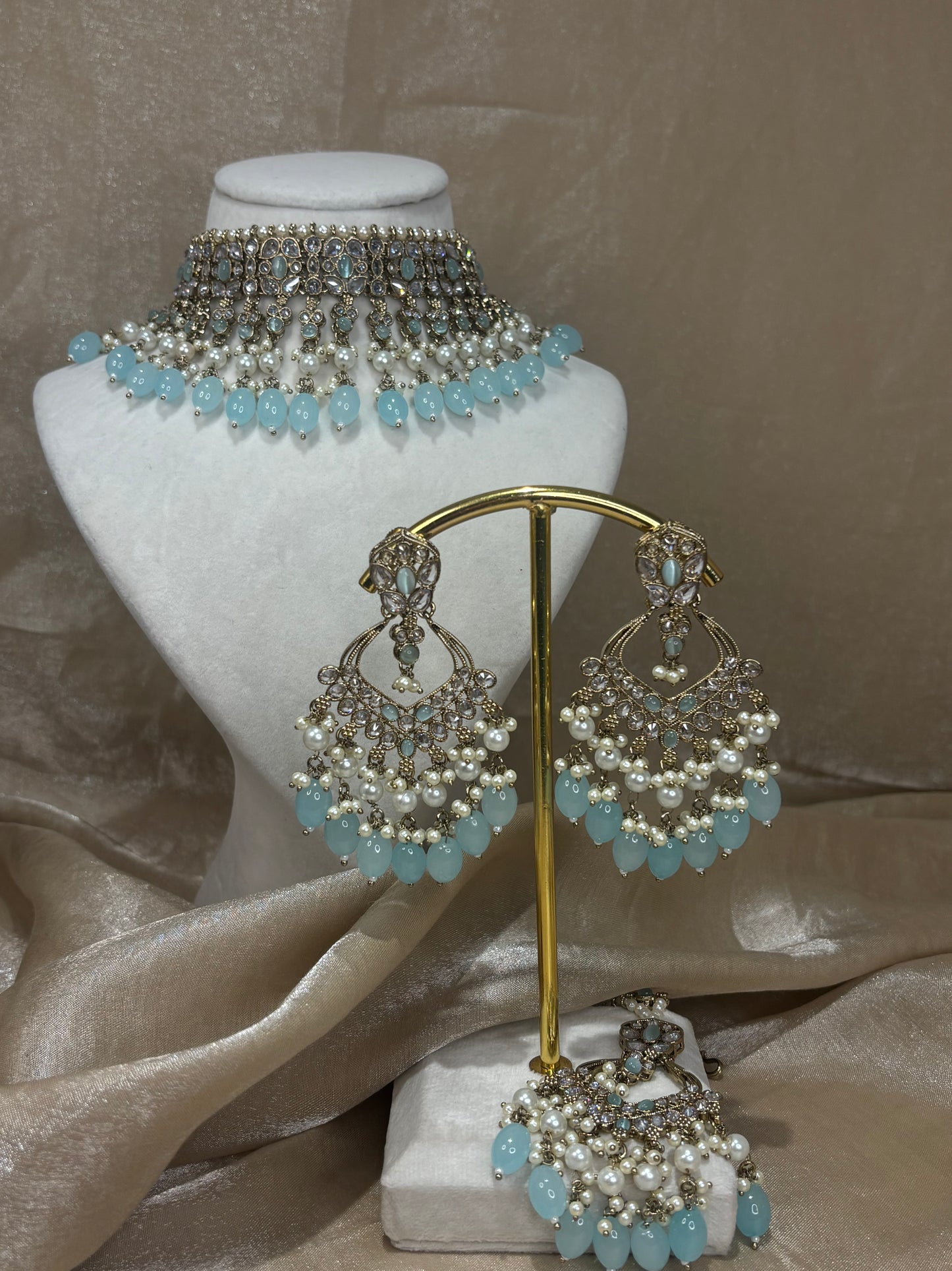 Light blue choker
