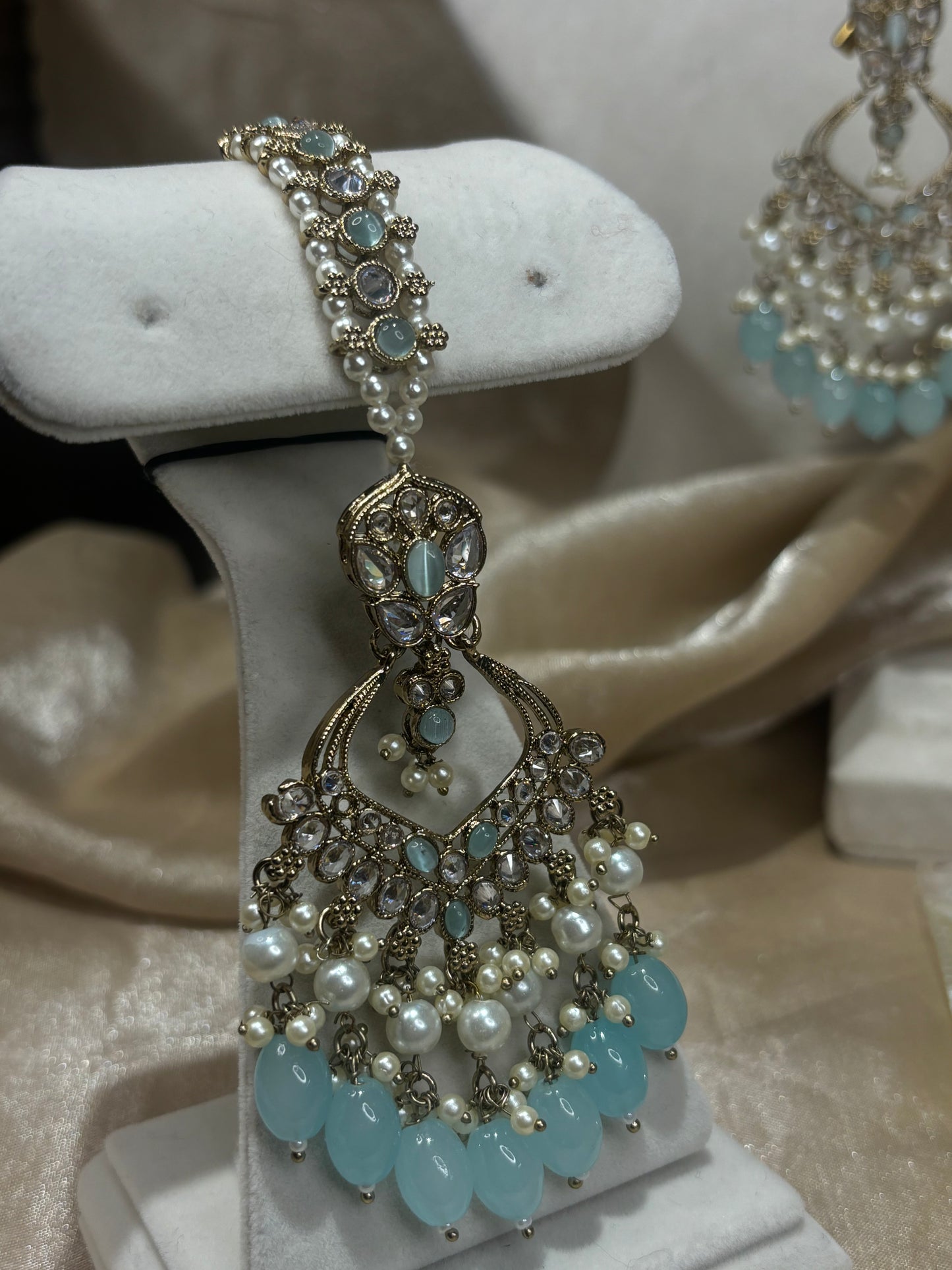 Light blue choker