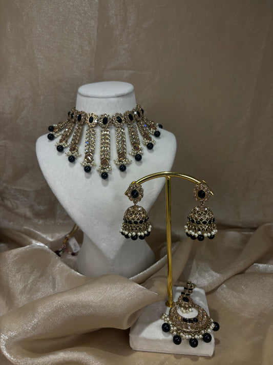 Heavy black choker set