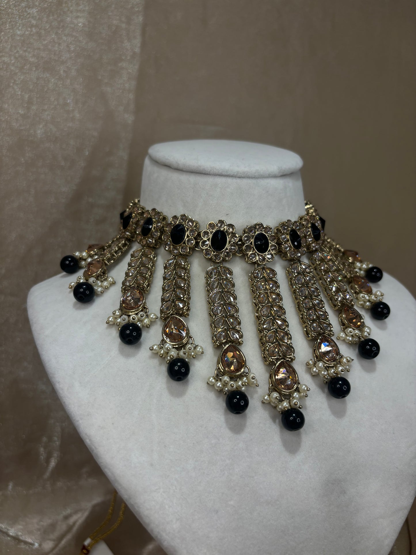 Heavy black choker set