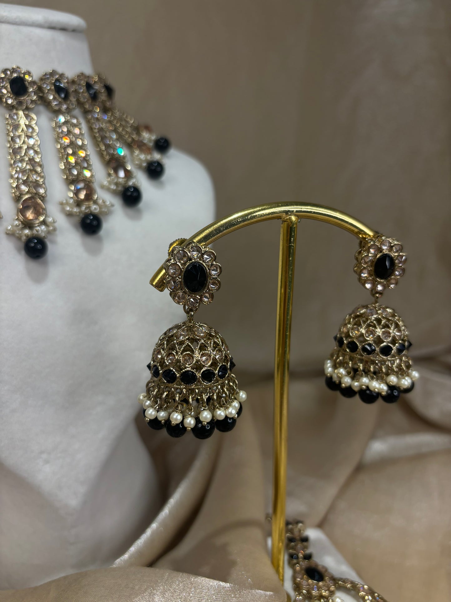 Heavy black choker set