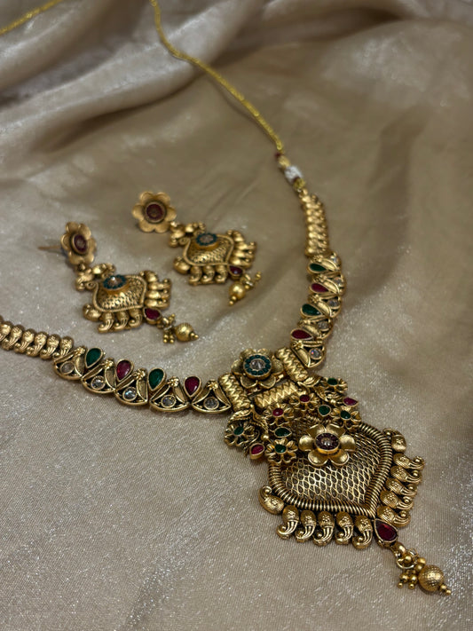 Multi-colour necklace set