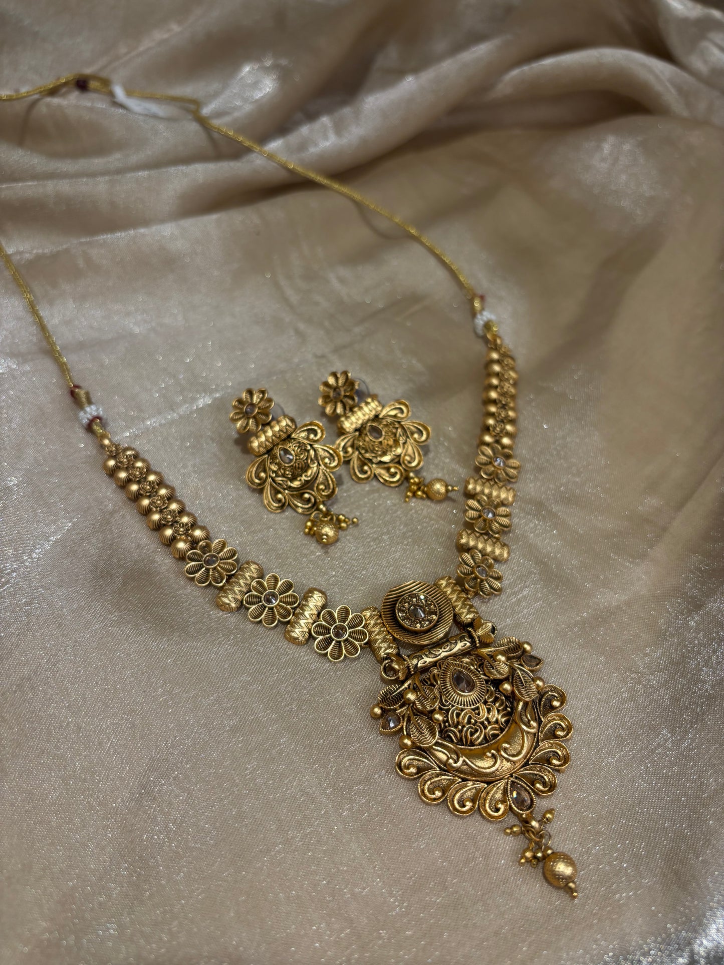 Gold necklace set
