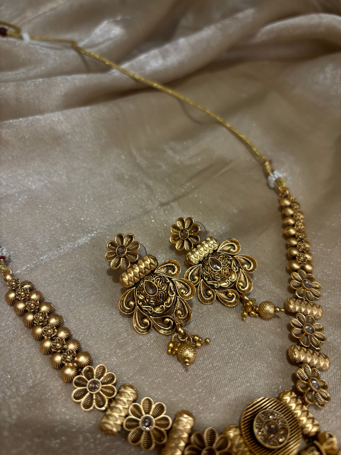Gold necklace set