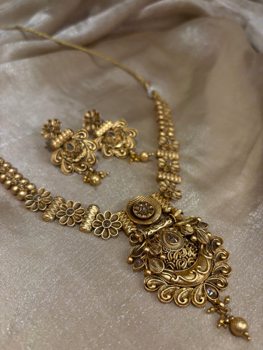 Gold necklace set