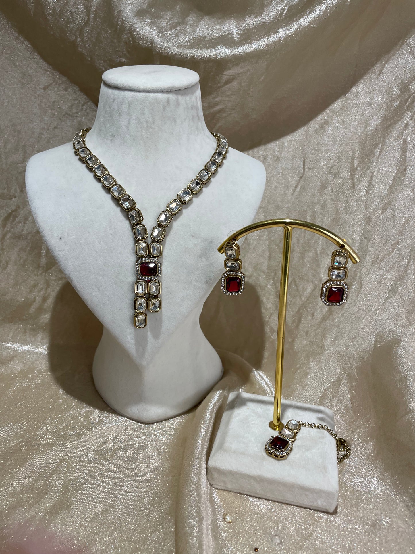 maroon necklace set